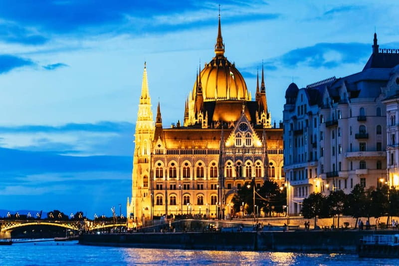 Budapest: Prosecco Dinner Cruise with Live Music - Dinner, Music, and Night Views on the Danube