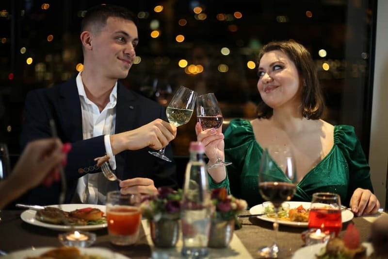 Budapest: Prosecco Dinner Cruise with Live Music - Your Route: Chain Bridge, Parliament Lights, and Buda Castle Views