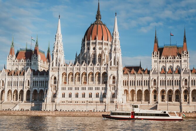 Budapest River Cruise with 1 Free Tokaj Frizzante and Audio Guide - The welcome drink: Tokaj Premium Frizzante vs. orange juice