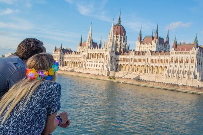 Budapest Sip and Sail Danube Cruise with Unlimited Prosecco - Boarding Reality: Crowds Happen, and They Matter