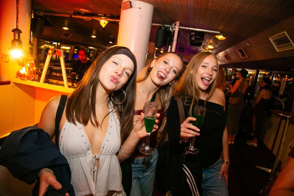 Budapest: Sip & Sail Danube Cruise with Prosecco Cocktails - Key highlights worth timing your evening for