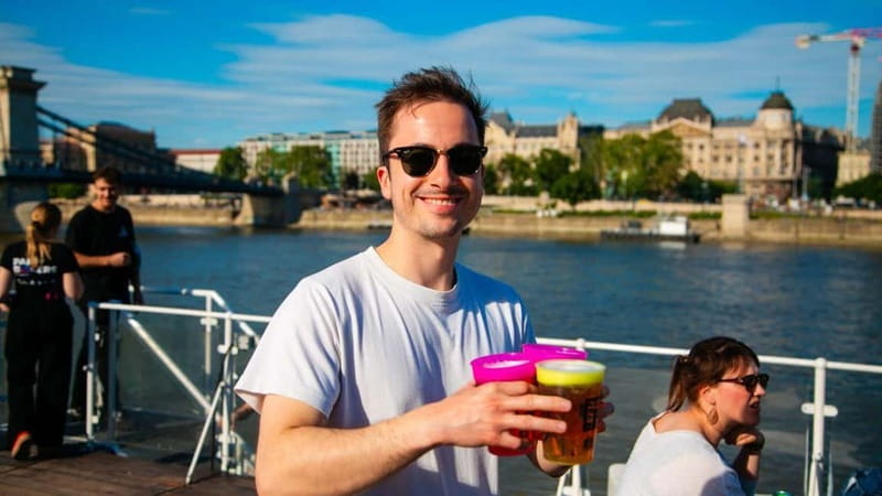 Budapest: Sip & Sail Danube Cruise with Unlimited Beer - Boarding at Akadémia Dock 2: finding MS Stadt Wien
