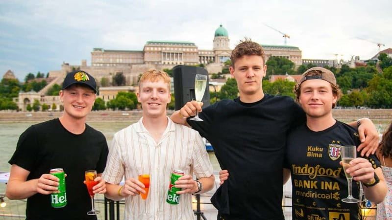 Budapest: Sip & Sail Danube Cruise with Unlimited Beer - Comfort, music, and the vibe on MS Stadt Wien
