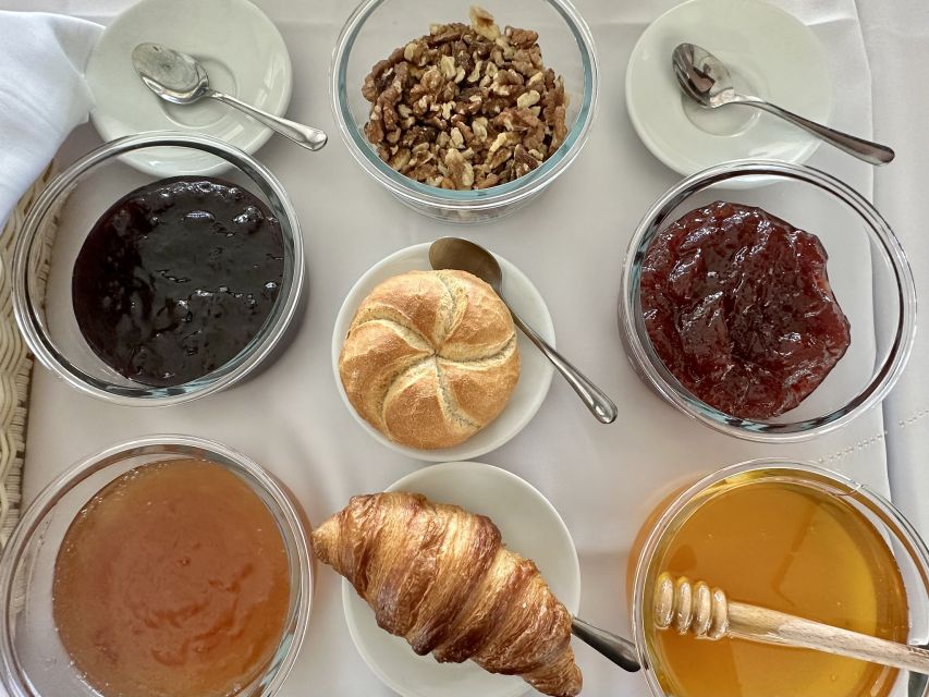 Budapest: Summer Brunch & Cruise with Prosecco or Cake - The Staff and the Feel of the Boat: Helpful, Fast, and Not Too Formal