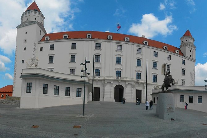 Budapest to Bratislava Costumizable Private Day tour with lunch - Palau Presidencial: the President’s residence area and a quiet lesson in power