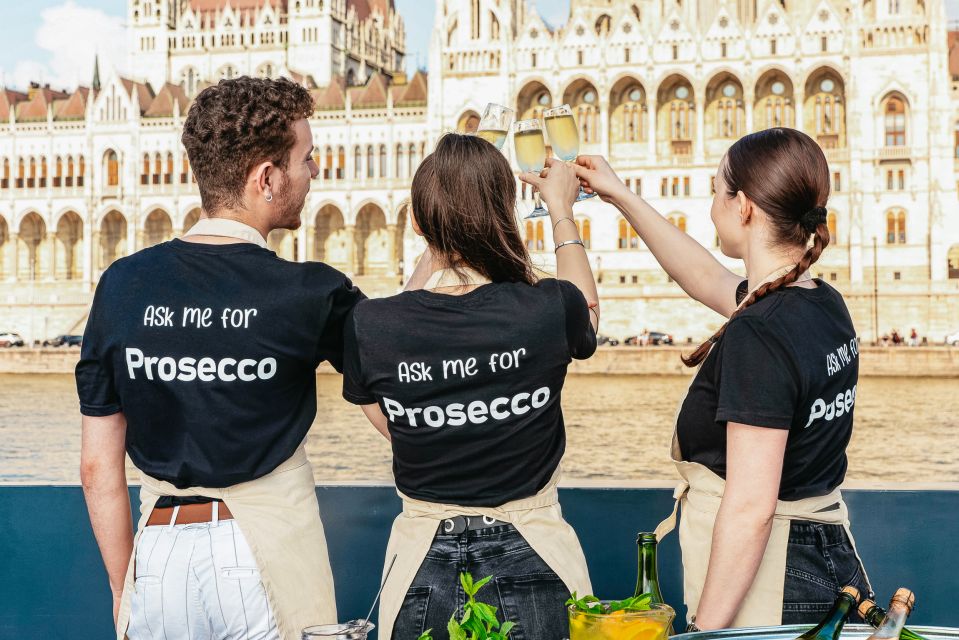 Budapest: Unlimited Prosecco, Beer and Aperol Spritz Cruise - The optional rosemary focaccia dips: a small add-on with real comfort
