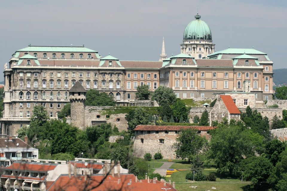 Budapest: Walking Tour in German - Fisherman’s Bastion: the views you’ll remember