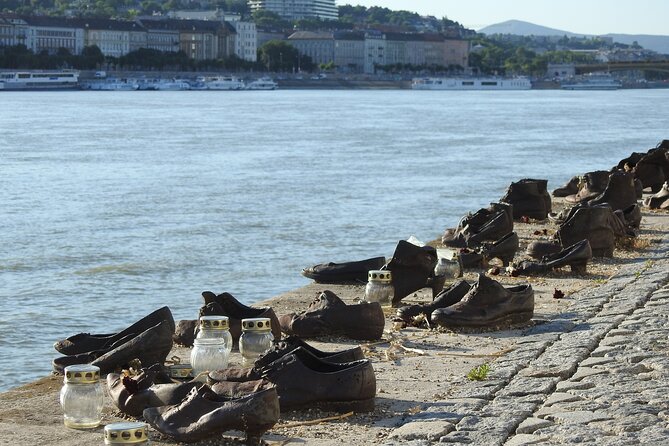 Budapest walking tour: Parliament and Shoes Memorial - Key Points You’ll Notice on This Walk