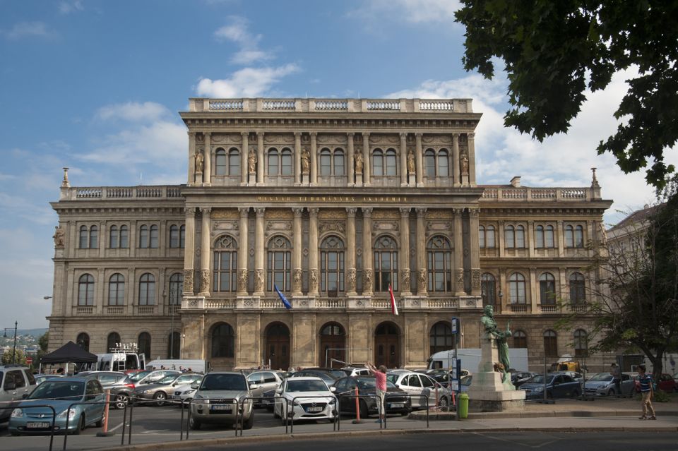 Budapest Walking Tour with a Professional Local Guide - A Fast, Focused Introduction to Pest and Buda