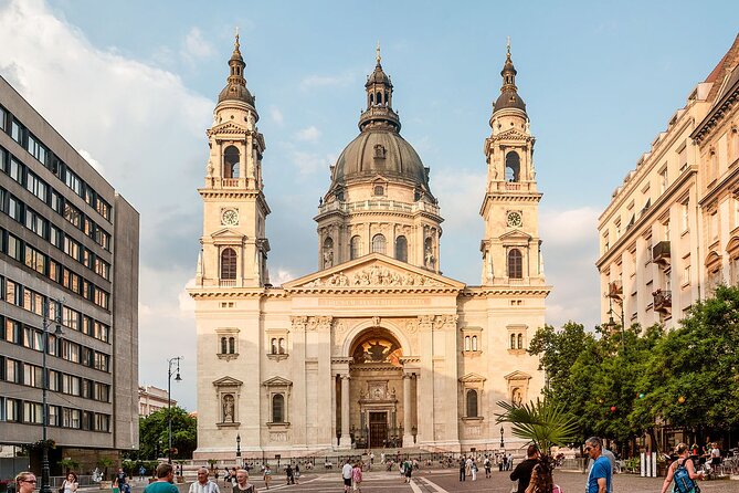 Essential Walking Tour - St. Stephen’s Basilica: the fastest way to grasp Budapest’s scale