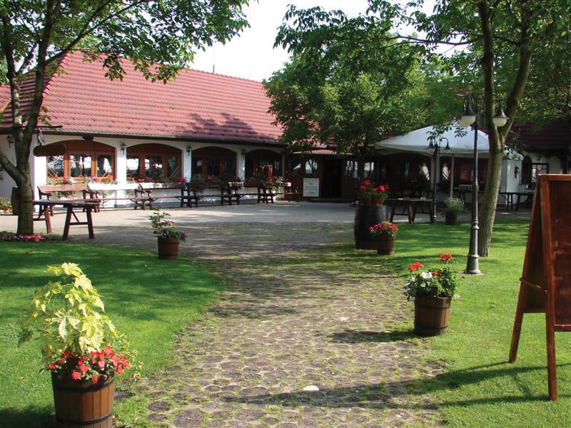 From Budapest: Full-Day Puszta Tour with Lunch and Show - Kecskemét guided walk: why this stop isn’t just a layover