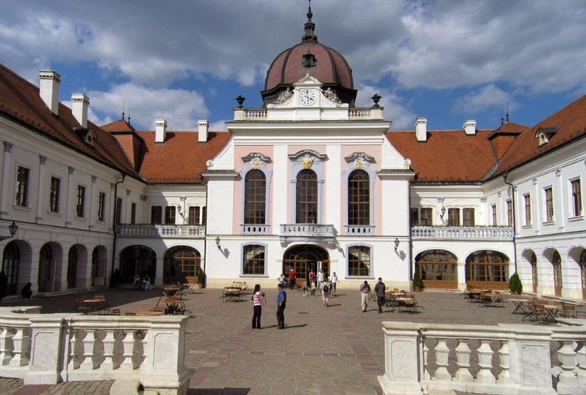 From Budapest: Gödöllő Palace of Queen Elizabeth Tour - The tight pacing inside vs. the garden reality