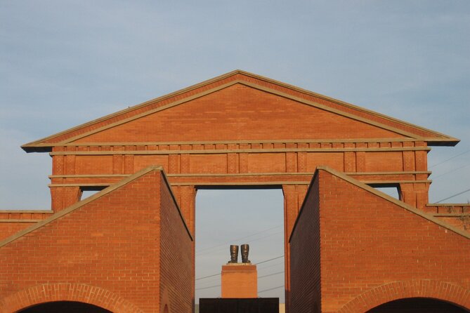 Guided Tour with Admission in Memento Park - Should you book the guided tour with admission?