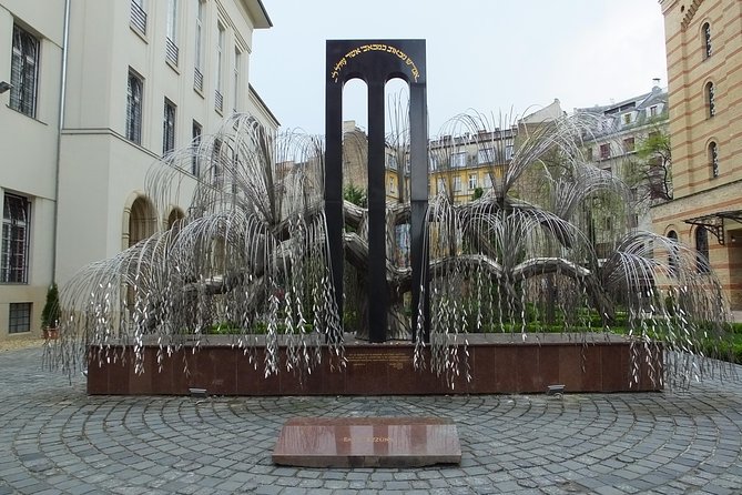 Jewish Heritage in Hungary with a Historian - Szimpla Kert and Gozsdu Udvar: how the city changed around the community