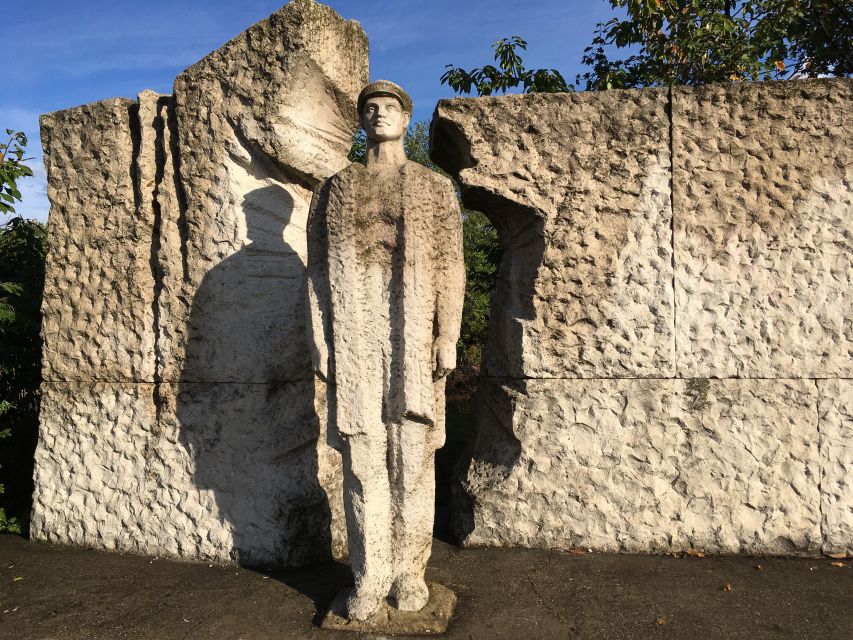 Memento Park: Official Guided Tour with Entry Ticket - Key moments worth building into your day