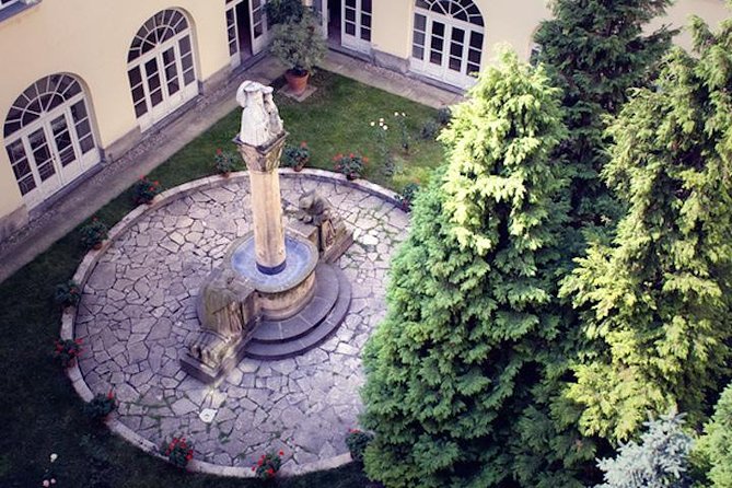 Secret Gardens and Squares Downtown | Walking Tour of Budapest - Entering the Secret Side of Budapest’s Downtown Streets